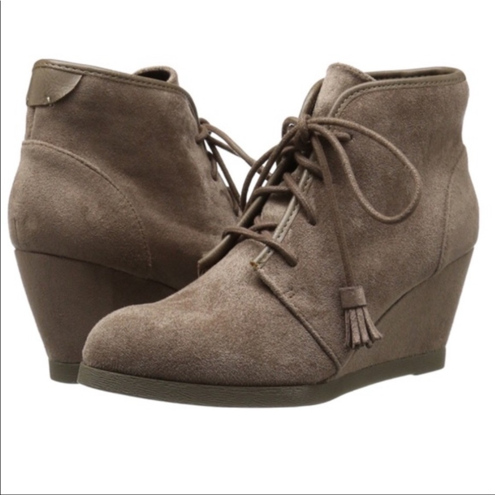 Madden Girl Dallyy ankle boots tan 8.5 faux suede